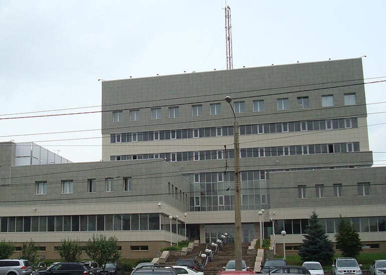 Навесной вентилируемый фасад из керамогранита на здании Центрального Банка России по ул. Тельмана, 36